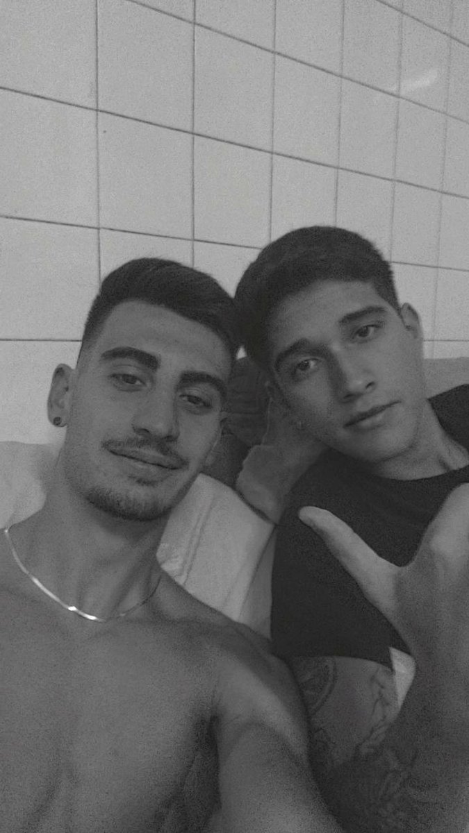 JoseHB2002's tweet photo. Aún seguimos enamorados #MiAniversarioDeTwitter https://t.co/rrvr8jVQTb