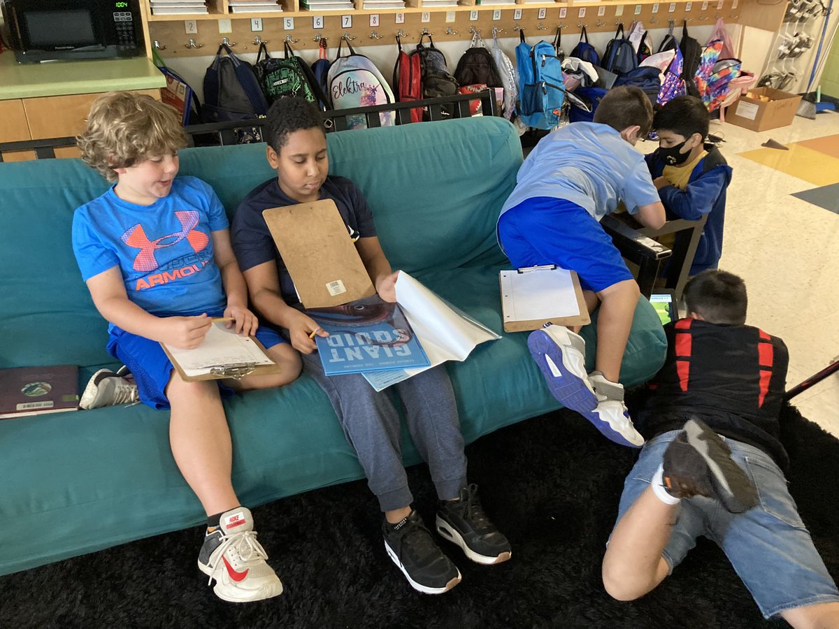 ssosa88's tweet photo. 4th grade implemented our choice boards this week. My students are really enjoying their online and offline stations. @NISDFranklinES  #blendedlearning https://t.co/uV1dt5g9o3