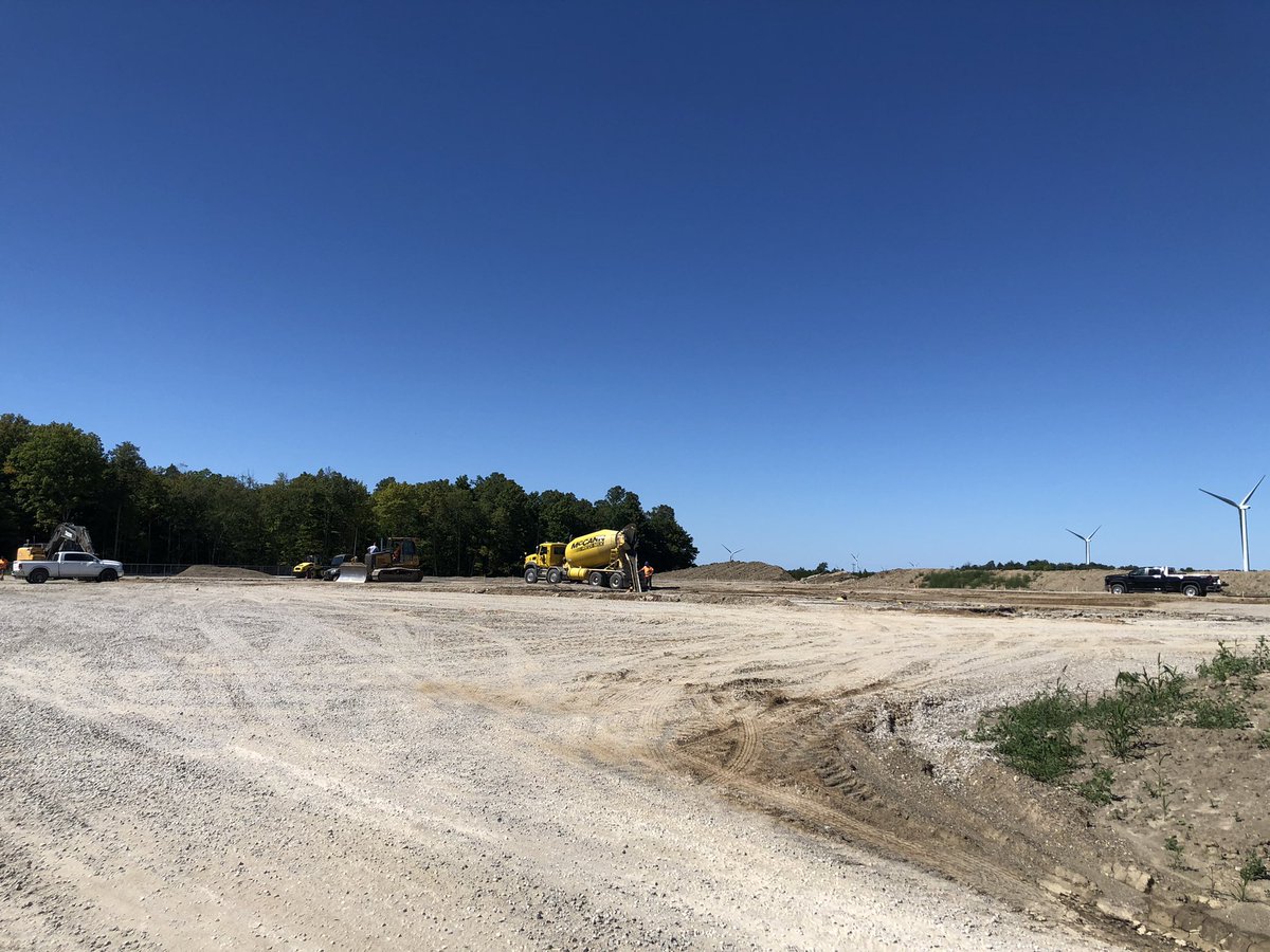 dave__good's tweet photo. First concrete being poured on another large 7 robot facility. https://t.co/jfBvTC0NGW