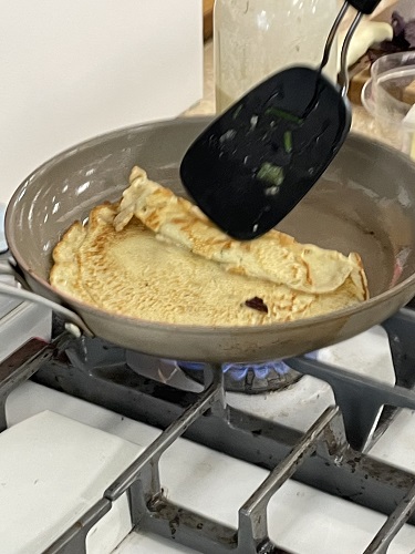 sdvalueadded's tweet photo. Look at this savory crepe and fresh herbs from Prairie Moon Herbs demo this afternoon. They smell and look amazing! #sdvalueadded https://t.co/U7PZYzlkRK
