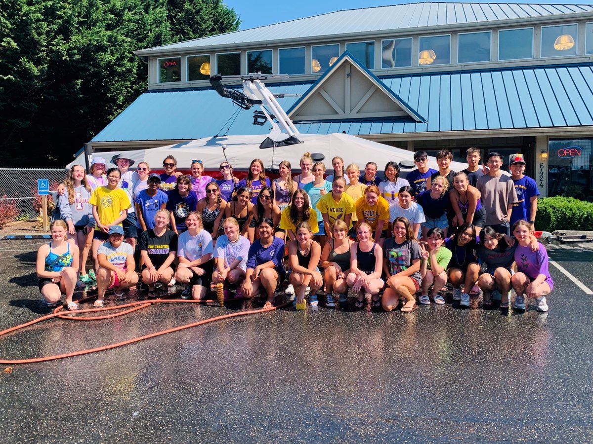 Ever had your boat washed and dried off in under 2 minutes? The Issaquah High School swim team got Bakes taken care of! Thanks Issaquah for helping support the swim team, it was a great community event.
