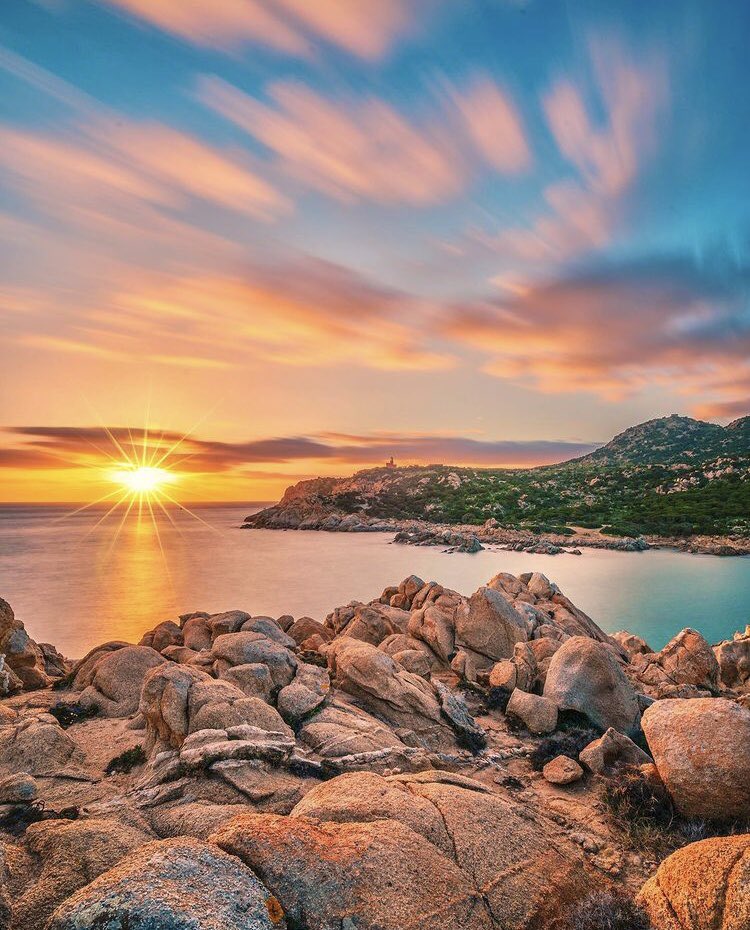 Termy73's tweet photo. Tramonto a #calacipolla , sullo sfondo il faro di #capospartivento , siamo sulla costa sud occidentale della #Sardegna 
📸Gianfrenk https://t.co/2izjKoseet