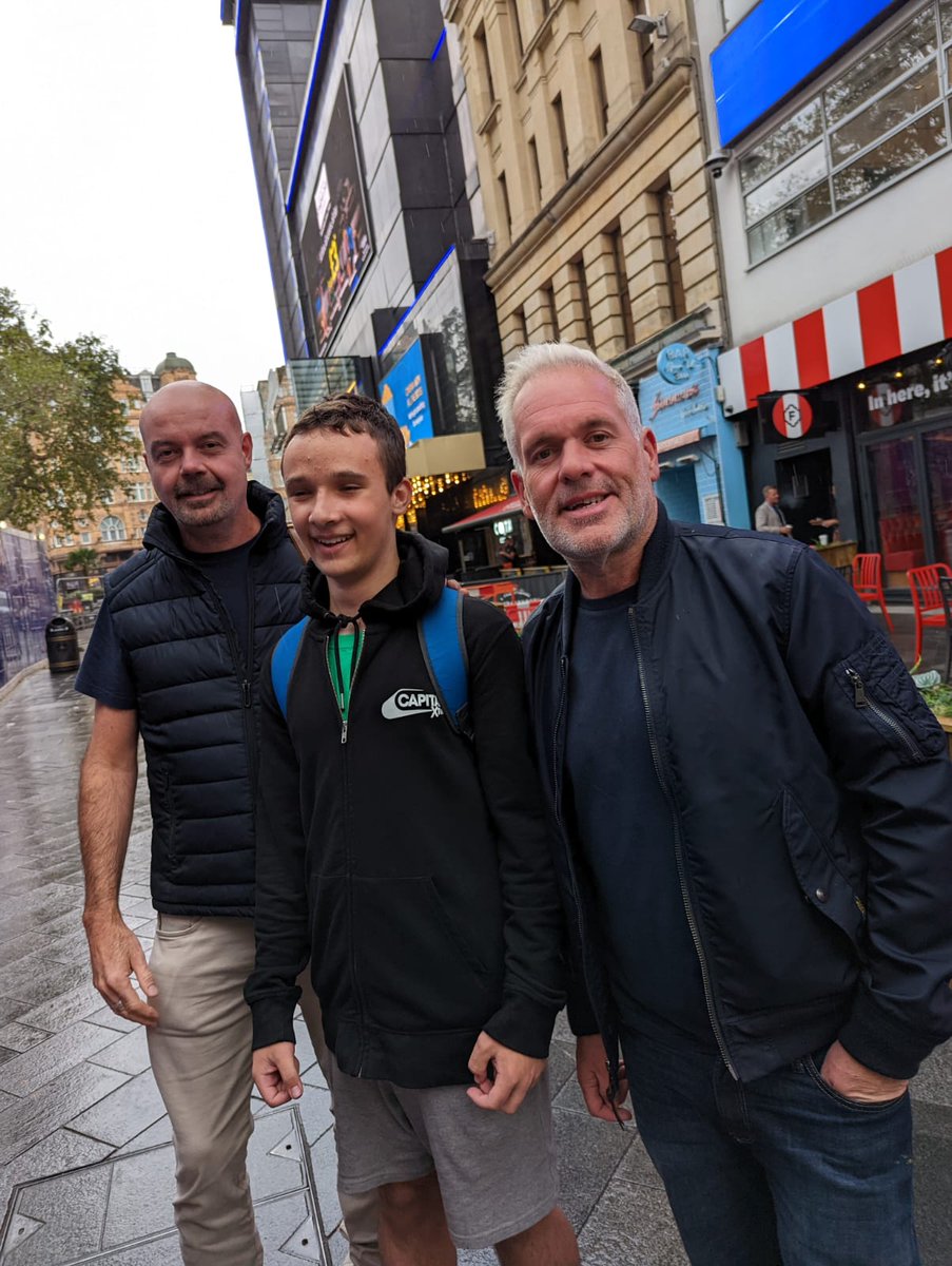 I saw <a href="/ChrisMoyles/">Chris Moyles</a> AND <a href="/domisatwit/">Dominic Byrne</a> 

Thanks for stopping for me! 

See you next year!