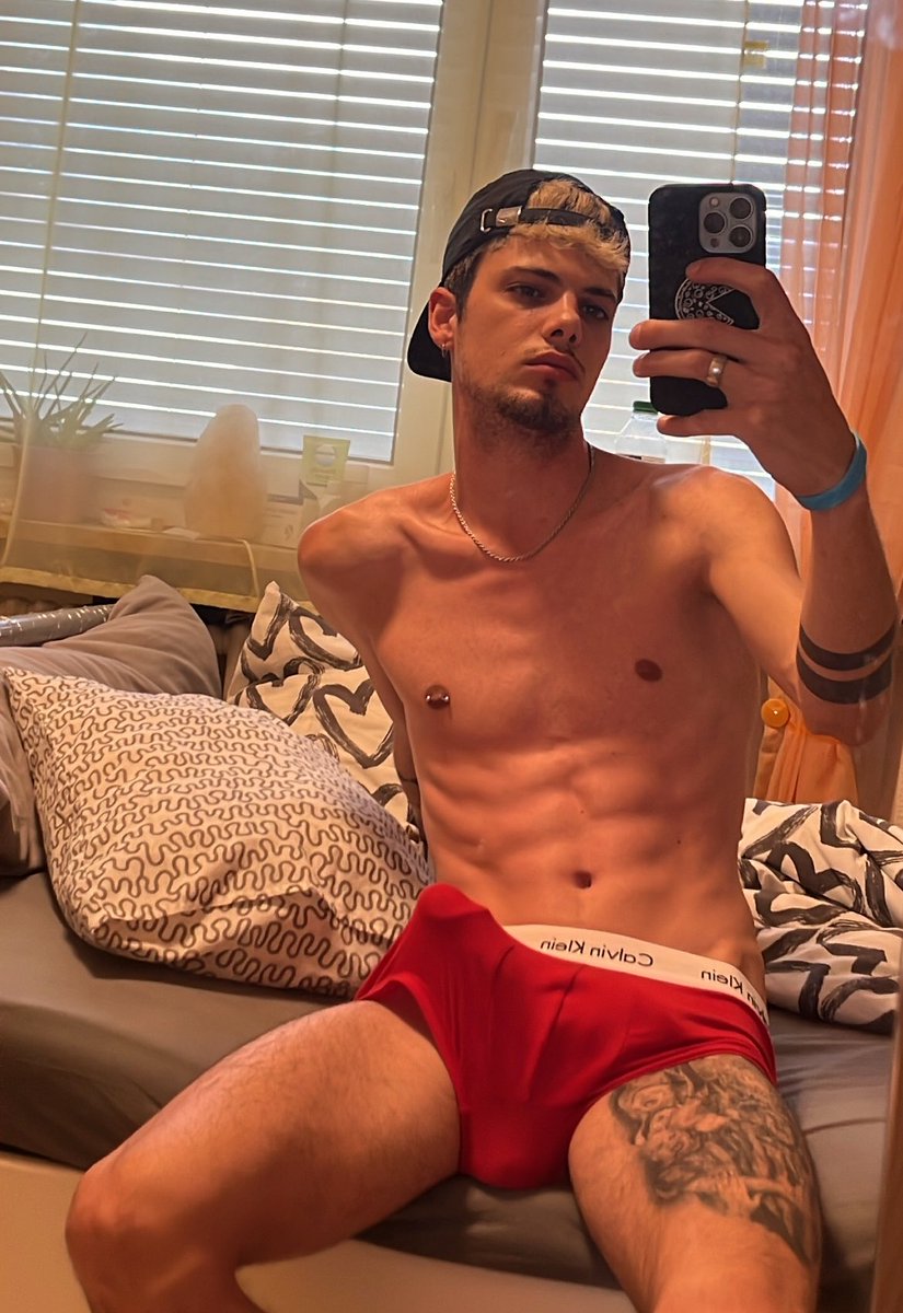 onlydany01's tweet photo. Vorrei proprio farlo venire fuori, chi viene a darmi una mano? 😈

I'd really like to get it out, who's coming to give me a hand? 😈🍆 https://t.co/jDxcZiBzci