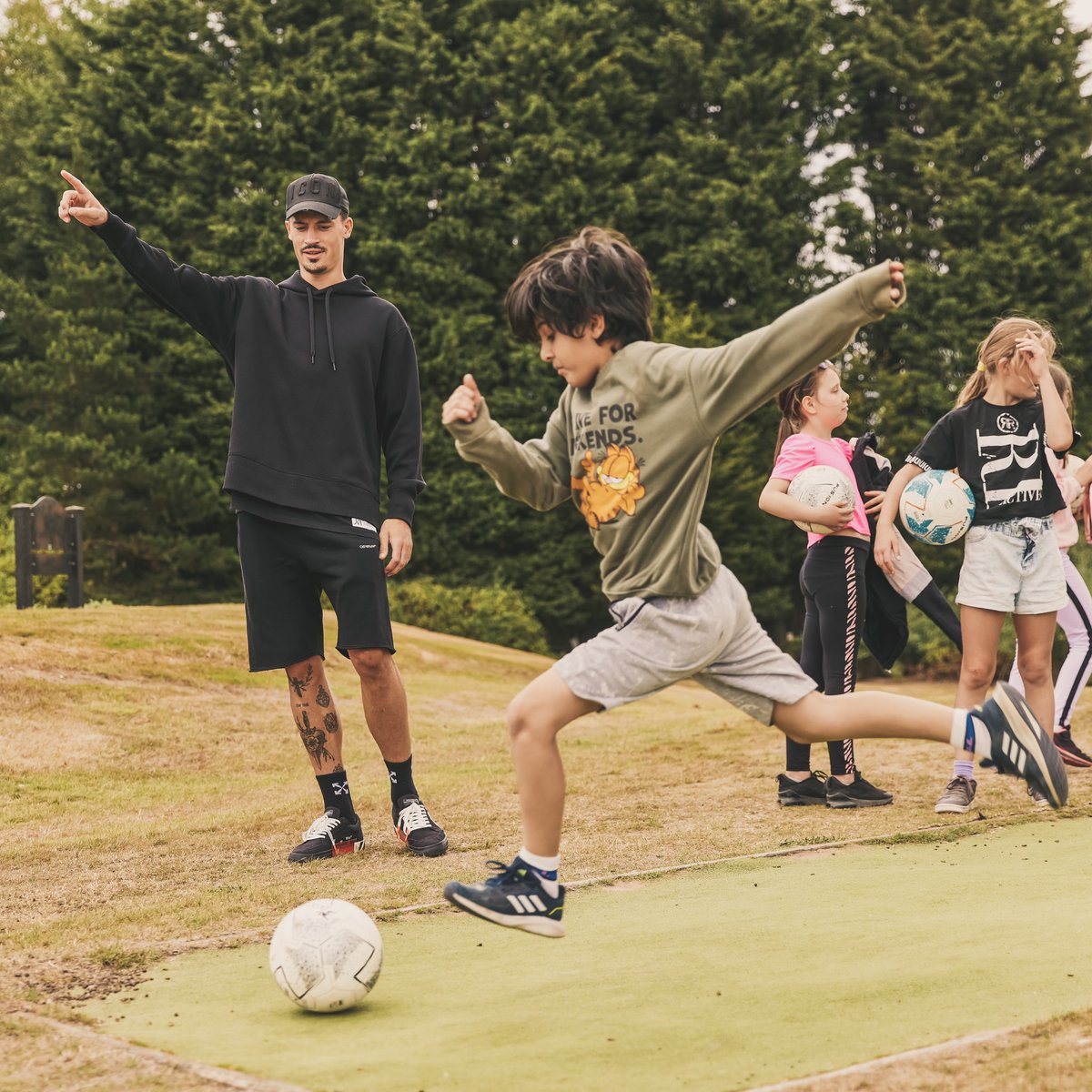 Robin Koch tweet media