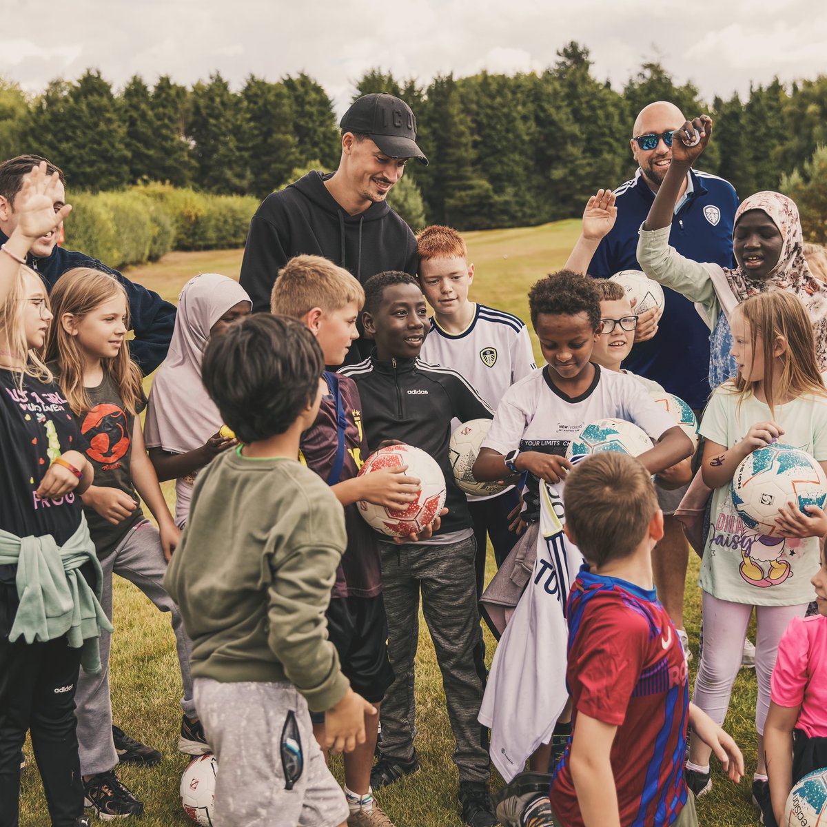 A day out in Leeds with @LeedsChildrensC.
Wonderful that the kids had a good time playing footgolf and showing me how to make some good passes. Always nice to be with you.