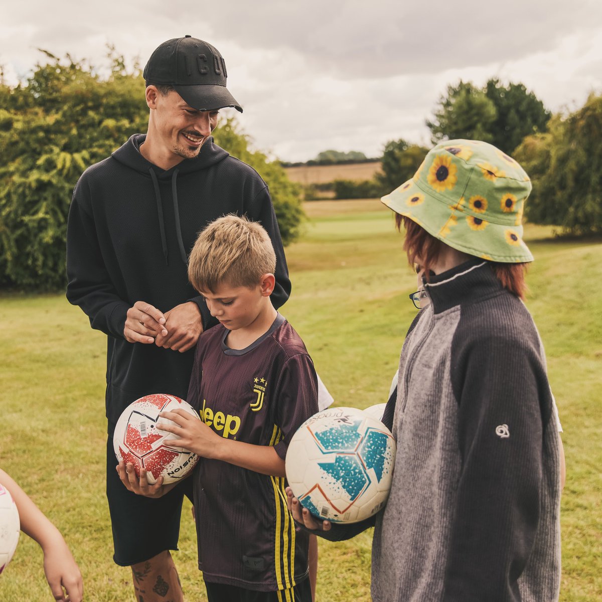 Robin Koch tweet media