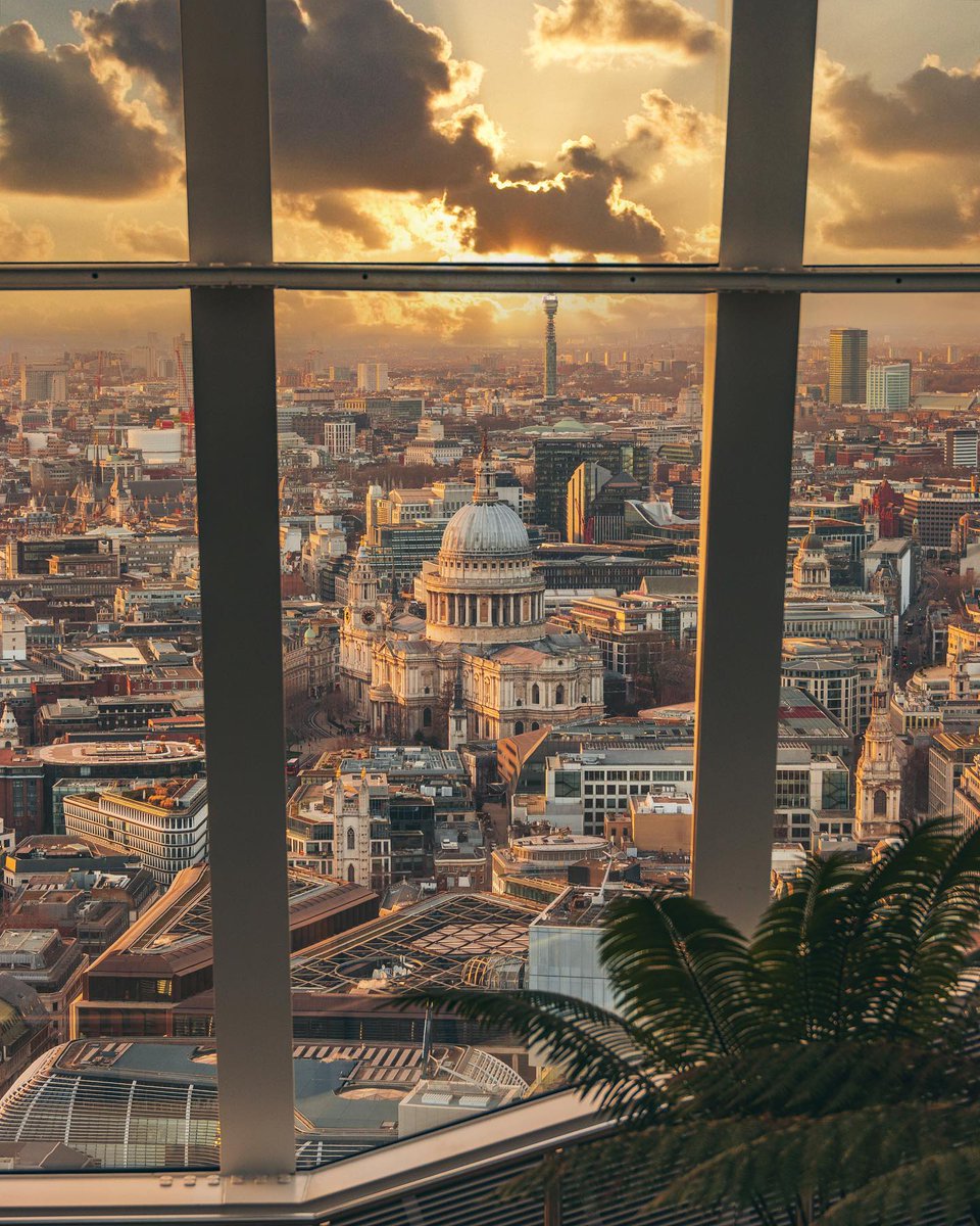 Unforgettable views of the city? Head to the Sky Garden✅🏙️🌳 #LetsDoLondon #VisitLondon [📸 @travelwithveronicca] bit.ly/3e91Uhn