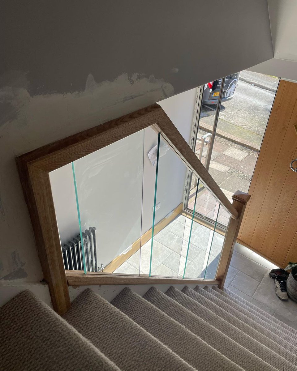 BluePJoinery's tweet photo. A stair renovation completed by one of our happy customers @prorenovate

You can find all the products we stock - including Reflections Glass as shown in the photos - here on our website: https://t.co/3gS8NeoL4c https://t.co/RZj1HCKXbc