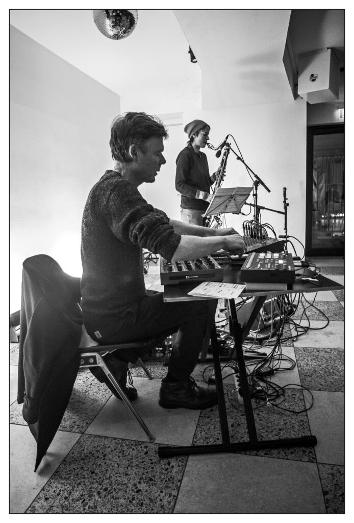 ACFBrussels's tweet photo. Heute ist es so weit - die diesjährige Ausgabe des @Meakusma Festival beginnt in Eupen. Heuer mit vier 🇦🇹 Acts: #MOPCUT mit BR Laser, Leila #Hassan, So Sner (Susanna #Gartmayer) und Ulrich #Troyer.
Eupen, 1. - 4. September 2022
👉 https://t.co/MWMLzrj9so https://t.co/5YMZRoeNIF