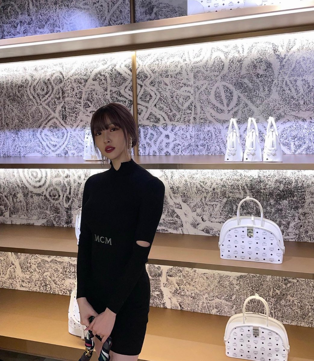 PicsCYN's tweet photo. 🐶 Instagram update

"Thanks for inviting me for the beautiful dinner tonight ✨"

#YUJU #유주 #GFRIEND #여자친구 @konnect_YUJU https://t.co/3nZiWaYvXY