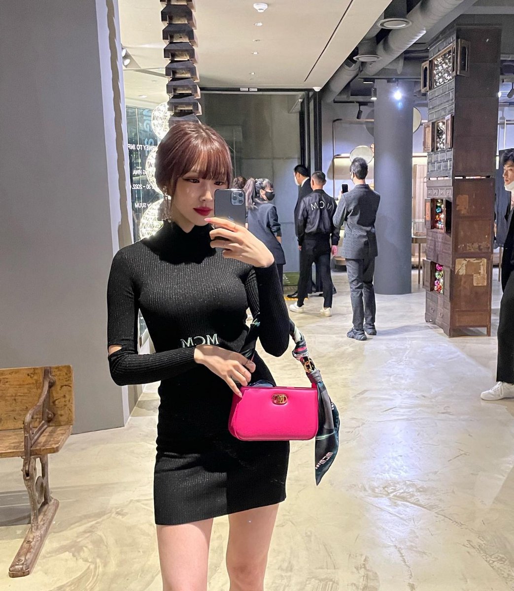 PicsCYN's tweet photo. 🐶 Instagram update

"Thanks for inviting me for the beautiful dinner tonight ✨"

#YUJU #유주 #GFRIEND #여자친구 @konnect_YUJU https://t.co/3nZiWaYvXY