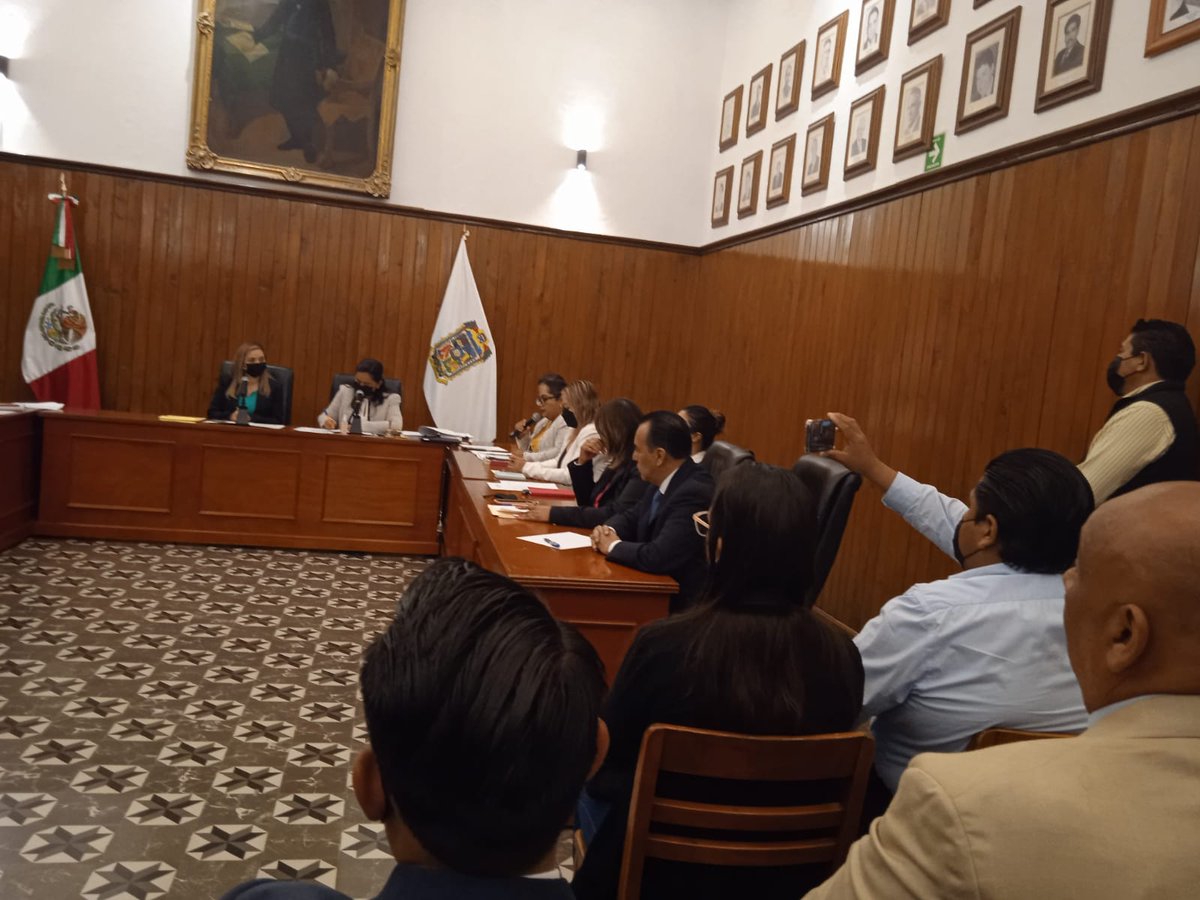 XclusivasPuebla's tweet photo. #ElCabildazo | La regidora #SandraHernández le recordó a la edil @Paola_Angon que no tiene sentido imponer un punto de acuerdo para votar si se da la información o no de contratos, compras y adquisiciones, es una obligación contemplada en la Ley Orgánica Municipal https://t.co/WeRbBAkfzR