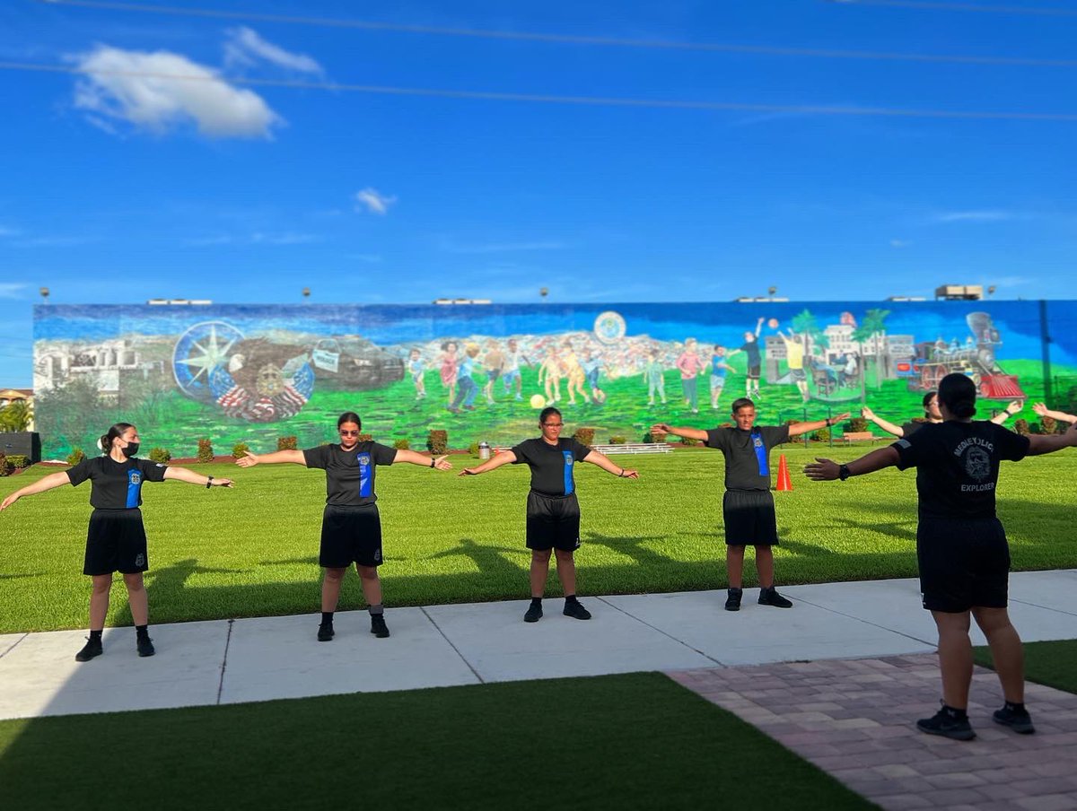 MedleyPolice's tweet photo. The Town of Medley Police Explorer Post 67 and Club 100 enjoying a great PT session during their weekly meeting.
#post67 https://t.co/rrkAlijfHe