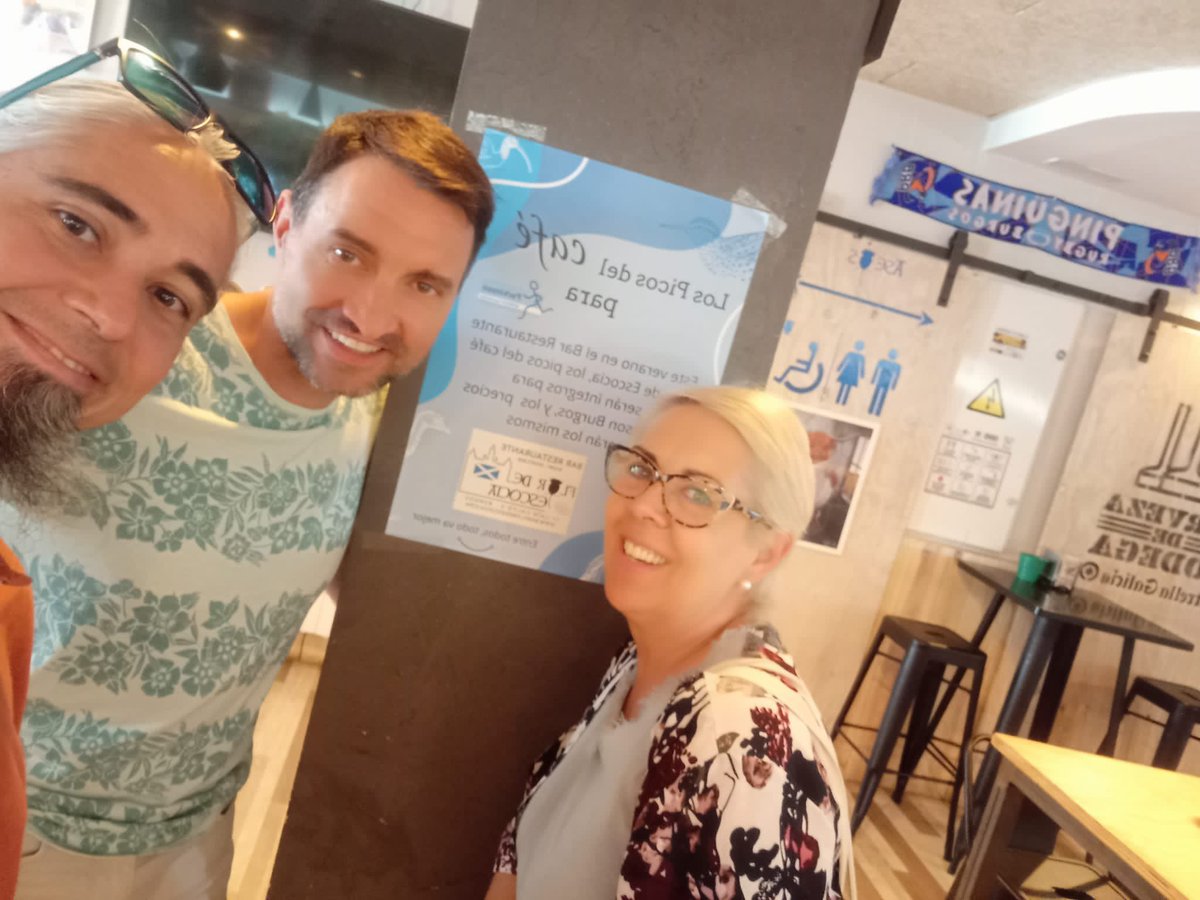 ParkinsonBurgos's tweet photo. Hoy, en la Flor de Escocía, en calle Lain. Calvo 5, tomando un #CaféSolidario☕️con @ChusDelgado @davidepona_to. Se prolonga durante todo el mes de septiembre la campaña #LosPicosParaElParkinson. Toma tu café y colabora así con #Párkinson #Burgos https://t.co/LihAgE3u9d