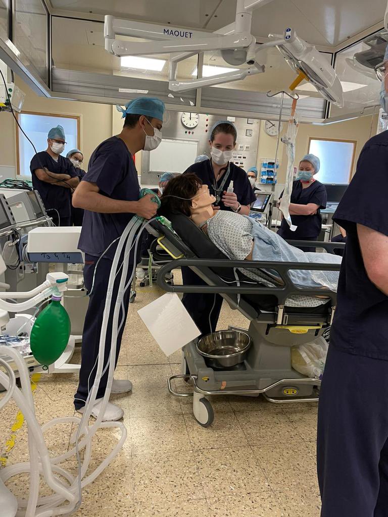 jennyporterSJH's tweet photo. A most enjoyable #simulation session with our maxillofacial surgical colleagues, managing the challenging airway with the  @dasairway guidelines.Excellent interdisciplinary communication, situation awareness,joint execution of plan D @SweeneyTess @stjamesdublin @COAIrl https://t.co/3sv0eciwun