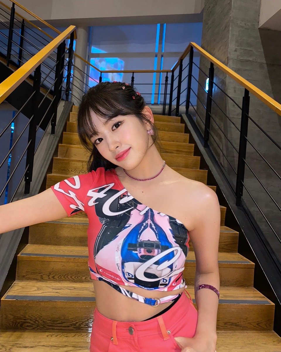 ivepics_'s tweet photo. yujin instagram update https://t.co/b5mTmcZpKJ