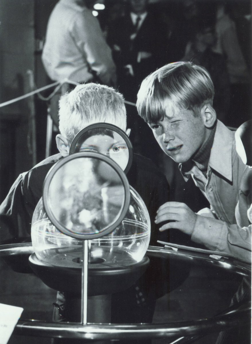 BrookhavenLab's tweet photo. In 1969, thousands of people came to Brookhaven to see a piece of the moon brought back to earth by Apollo 11 astronauts. #Brookhaven75 https://t.co/wFpPvQxrcA