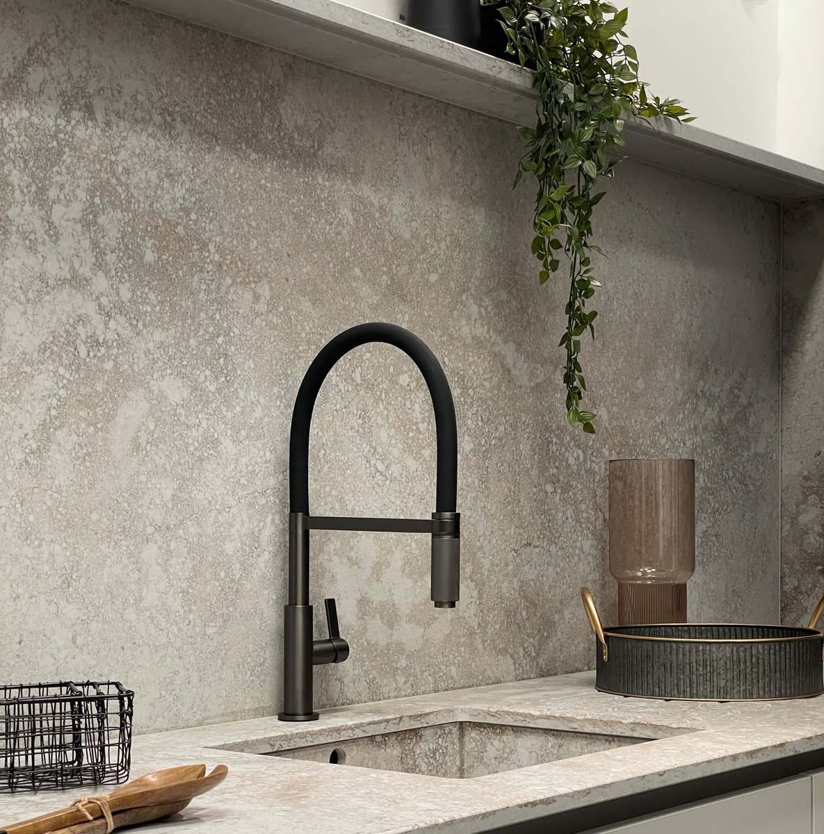 1810co's tweet photo. Gunmetal Spirale and Axix sink display at Summer House Interiors ๐
View our Axix range online at https://t.co/4IY40CMWsG
#The1810Company #Sinks #Taps #Kitchens #KitchenDesign #KitchenLiving #KitchenTrends #KitchenInspiration #InteriorDesign https://t.co/gYjWzrPDDZ
