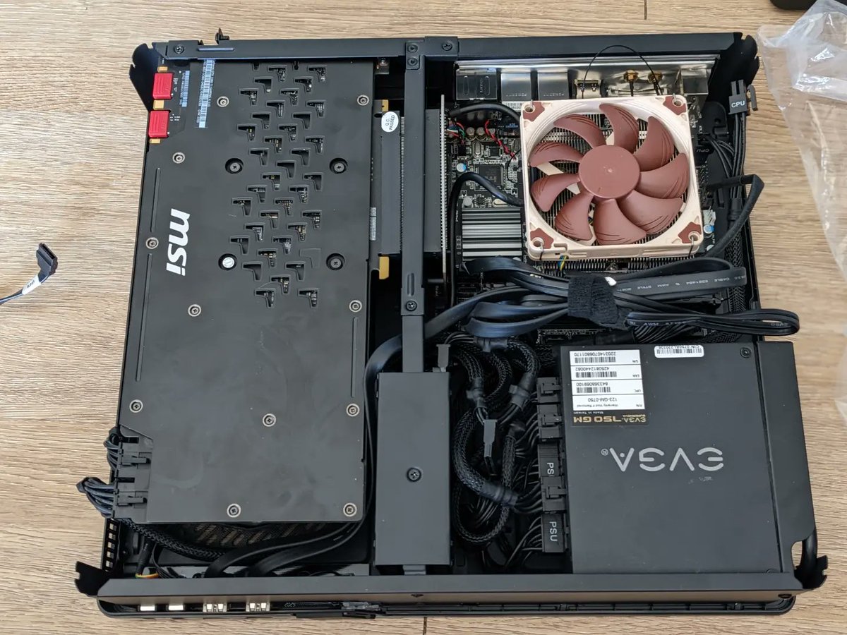 IAmHanYolo0's tweet photo. Swapped cases on my Vewlix ArcadePC for a @FractalDesignNA #Node202
Case was a little tight but made it work. Swapped the 1060 for the spare 1080ti I had laying around. Gonna be great for Street Fighter 6. https://t.co/m9CxeNyFz6