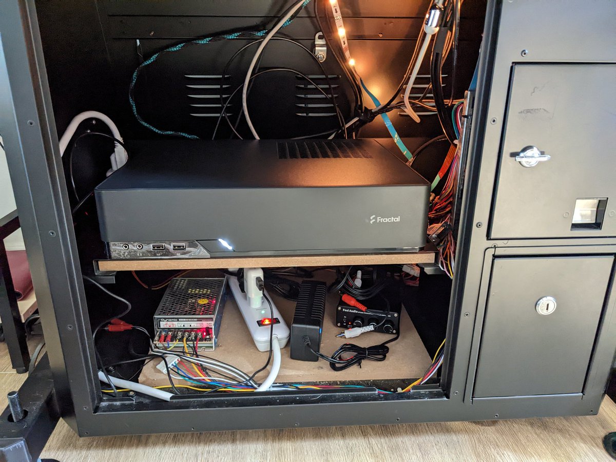 IAmHanYolo0's tweet photo. Swapped cases on my Vewlix ArcadePC for a @FractalDesignNA #Node202
Case was a little tight but made it work. Swapped the 1060 for the spare 1080ti I had laying around. Gonna be great for Street Fighter 6. https://t.co/m9CxeNyFz6