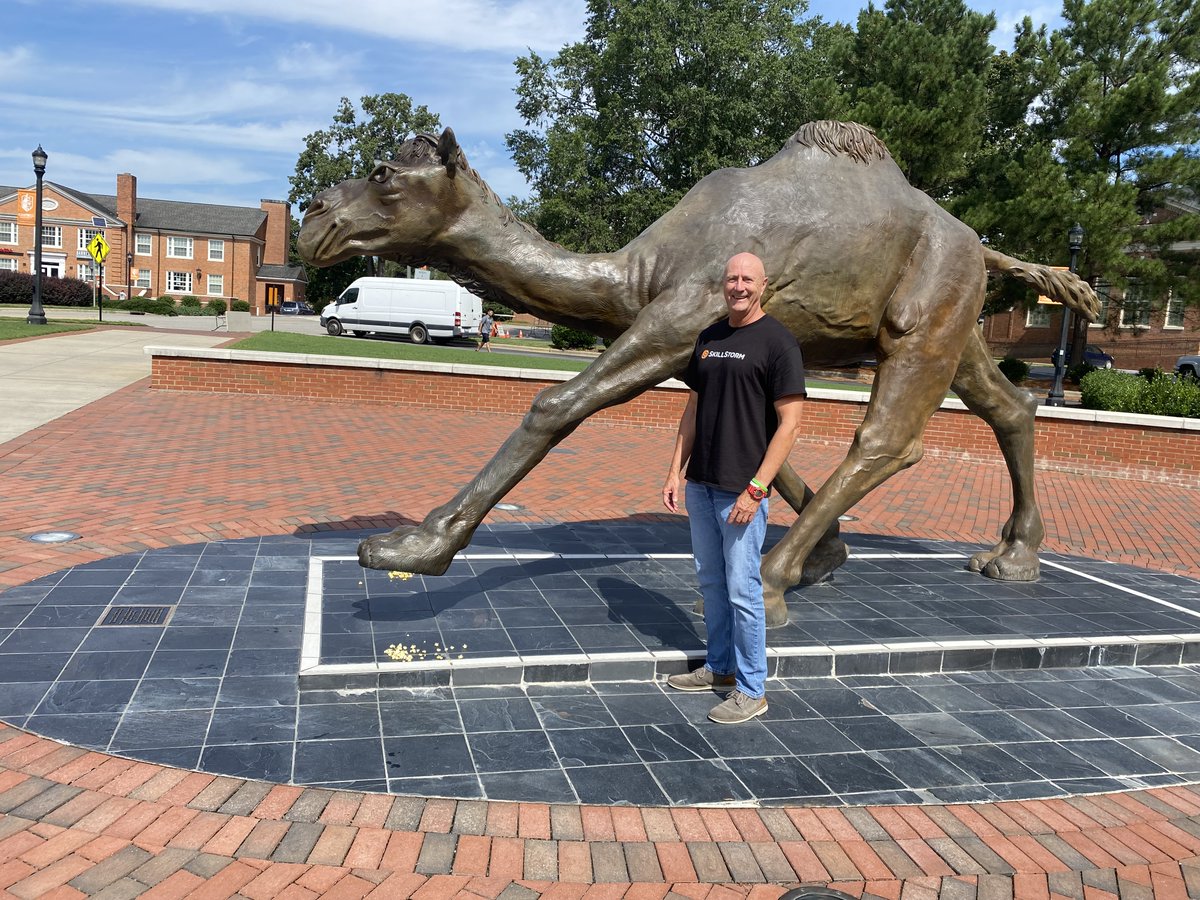SkillStorm's tweet photo. Hello #September! 🍂 In the game of #WheresJohn continues, John was found at @campbelledu last week where he spoke with Dr. Michelle Perez on how #SkillStorm can accelerate opportunity for students, graduates, and recent alumni. 🐪
#LeadingWithPurpose #RollHumps https://t.co/o5xE4nl7uU