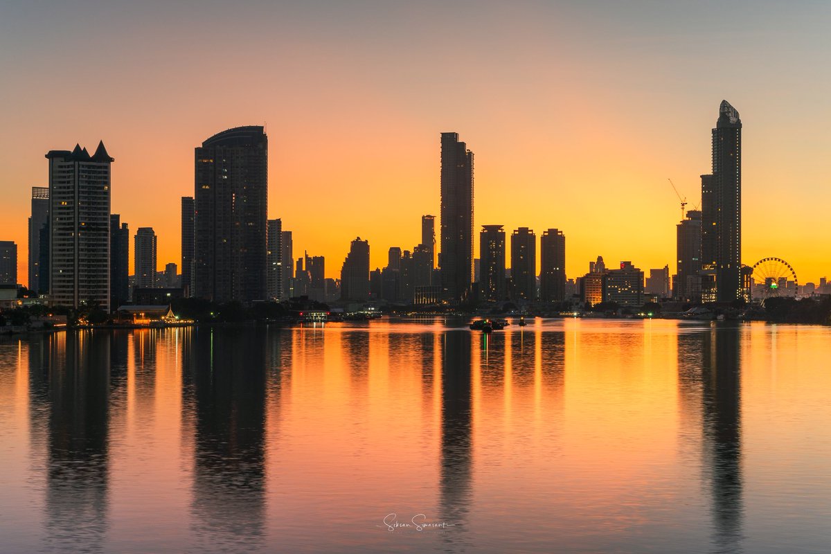 เป็นวิวที่ผมชอบมาถ่ายภาพแสงเช้า ฤดูฝนถ้าเจอฟ้าสวย ๆ จะอลังการมาก

ภาพปี 2021 และ ปี 2022

One of my favourite locations in Bangkok to witness sunrise.