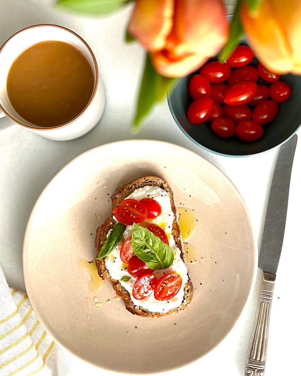 WholeFoods's tweet photo. Breakfast boosts brainpower...and so can a game. Can you spot the differences between these two morning moments? ☕️☀️🍅 #wholefoodsmarket https://t.co/a5zb6UoG6z