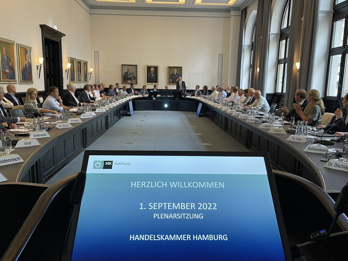 .<a href="/DIHK_News/">DIHK</a> Präsident Peter Adrian spricht vor dem #Plenum der #hkhamburg über die aktuelle wirtschaftspolitische Situation, die Energiekrise und die aktuelle politische Lage in Berlin. Jetzt mithören: hk24.de/plenum