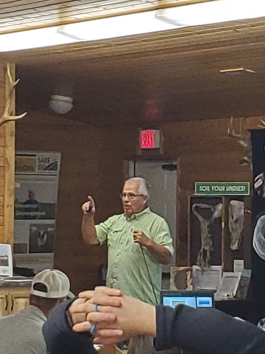 VanMansheim's tweet photo. SD Soil Health Coalition School.  @DanielForgey1 explaining the value of building organic matter and carbon in your soils. $$$$$$
#SoilHealth 
@SDSHCoalition @NRCS_SD https://t.co/llYr1D9OHV