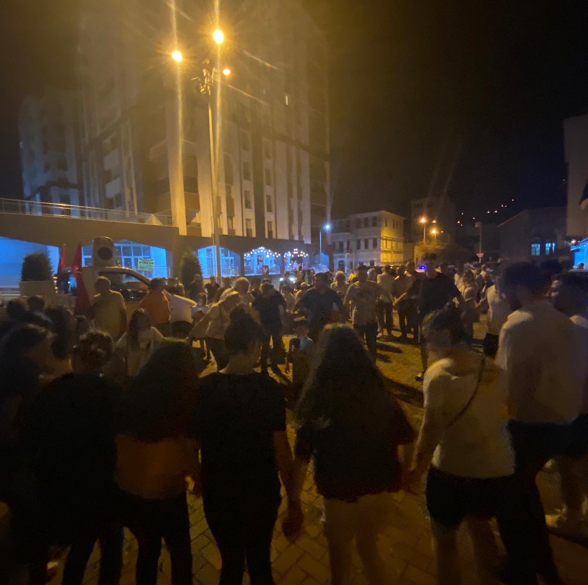 yeniparti61's tweet photo. Zafer Yürüyüşü #Beşikdüzü ❤️ https://t.co/bLaWs3w0hV
