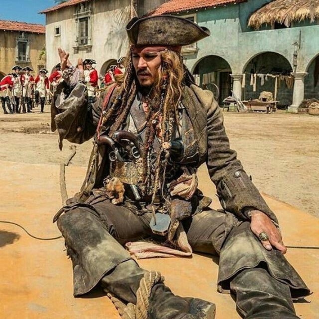 “𝐆𝐞𝐧𝐭𝐥𝐞𝐦𝐞𝐧, 𝐦'𝐥𝐚𝐝𝐢𝐞𝐬… 

Good Morning.”

The pirate known as Jack Sparrow stares at the ground in disbelief.

“Anyone care to explain why is the bloody rum always gone?!”