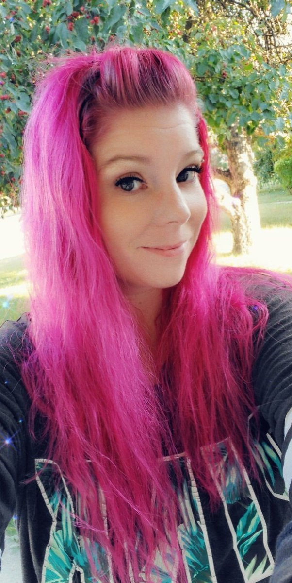 Nimz2016's tweet image. I did a thing 😝😝 #pink #sobright  #onceistartihavetobeeverycolor