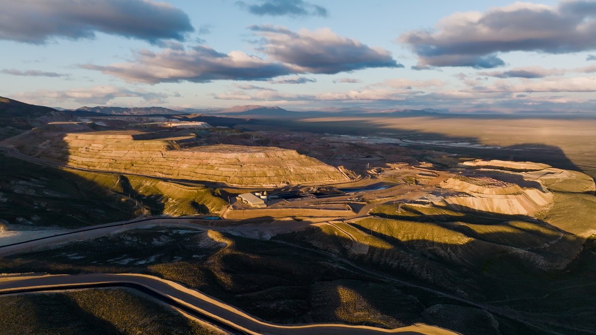 DianeG_CEO's tweet photo. You know what they say, behind every cloud there is a #silver (and #gold) lining!
This view at @HycroftMining still takes my breath away... https://t.co/8XB1HOnO28