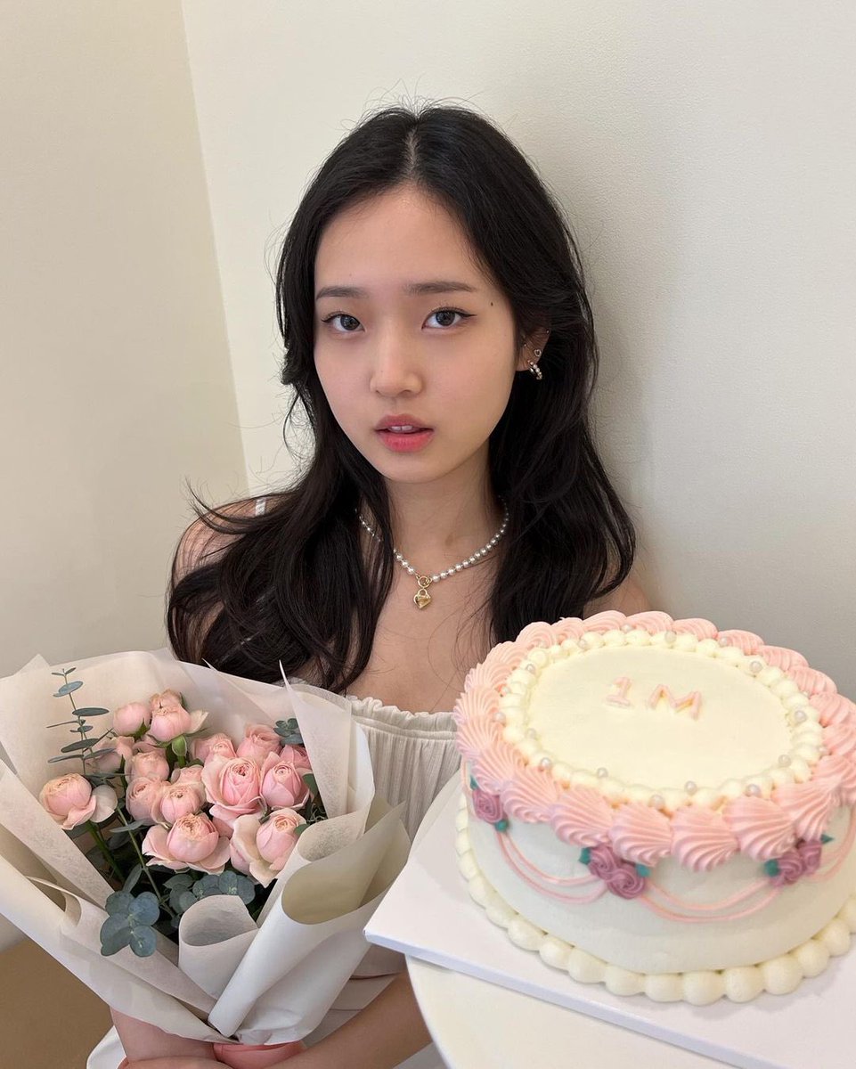 Celebratory cake for Tracy and her 1 million @youtube subscribers! 
IG: @/sarang.hoe