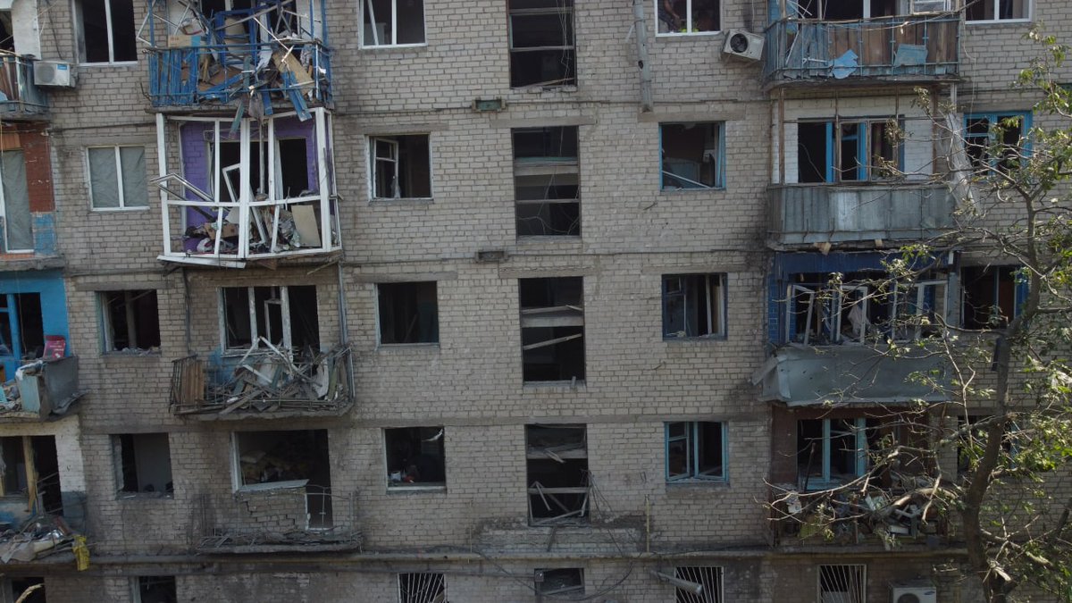 Due to yesterday's shelling of #Kramatorsk by #Russians there are 12 buildings damaged and a few people injured. #StopRussiaNOW #StopPutin #russiaisateroriststate #RussianWarCrimes #Ukraine #Україна #Краматорськ