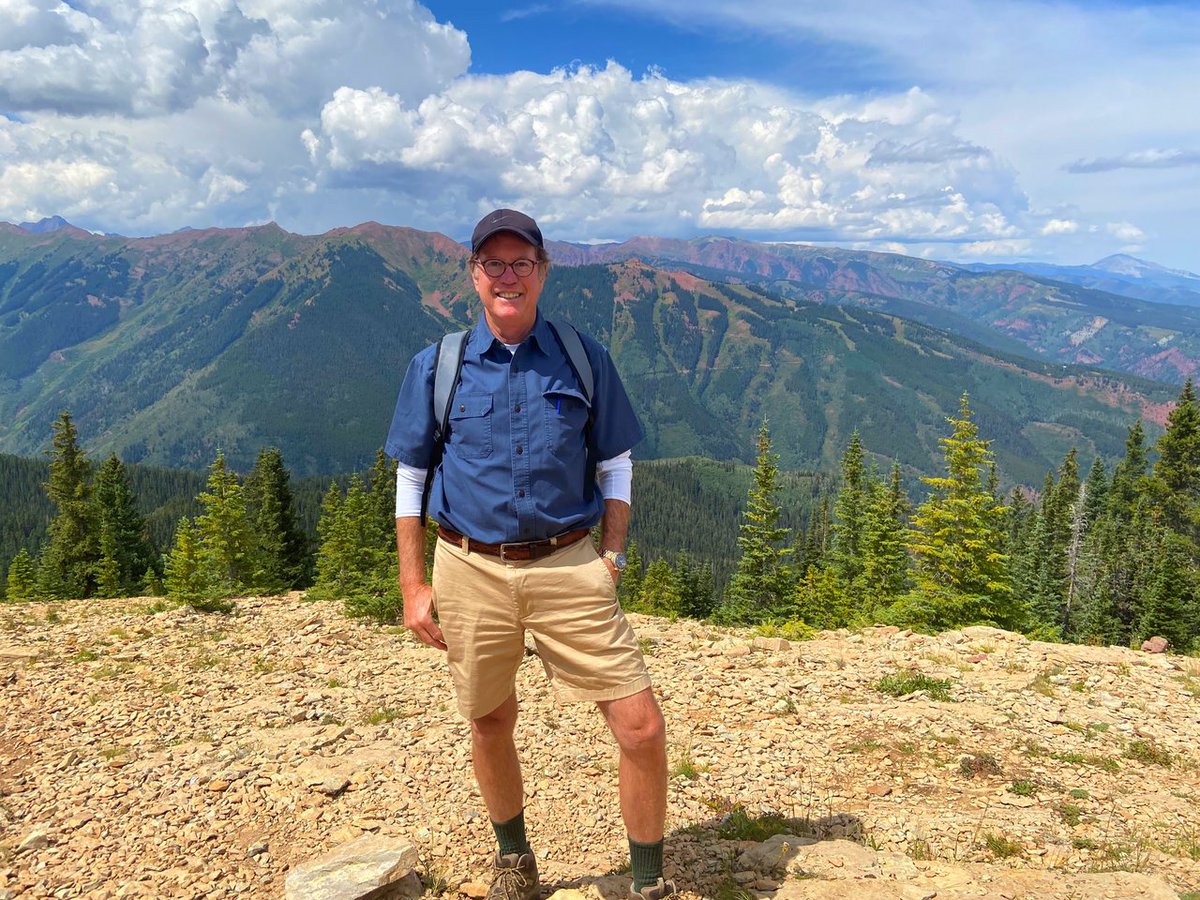 BerkeleyHall_SC's tweet photo. Bob Garrison on top of Aspen Mtn, 11,212 feet high with panoramic views of the Rocky Mountains! {small world, he also ran into BHC neighbors Bill &amp; Kathleen Chrystie getting on the gondola!} #BerkeleyExperience https://t.co/K10ZPJpb66