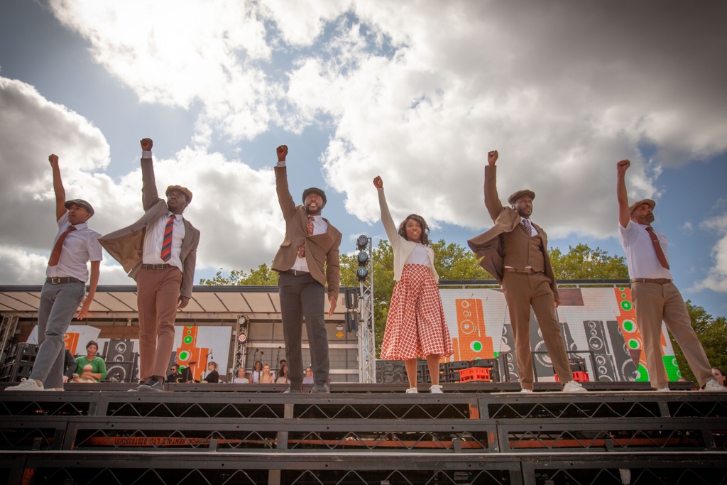 steeldeck's tweet photo. Our #stage and ramp for To The Streets! - a new musical that tells the story of the Bristol Bus Boycott of 1963. The @YourOldChina @brumhippodrome production was shown at @birminghamcg22 🙌
📷️ @ionafirouzabadi
#steeldeck #staging #eventprofs https://t.co/viUNOitexd