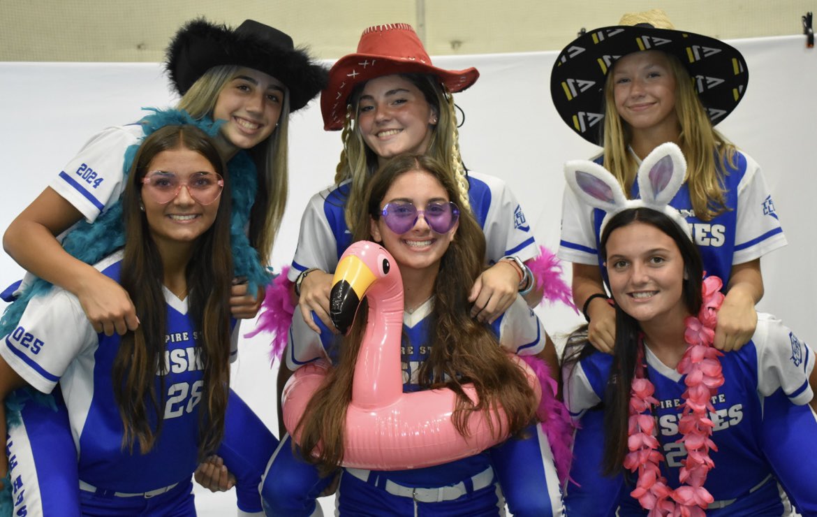 HotleKat's tweet photo. I had so much fun with my teammates and coaches at media day yesterday! Going to be a great year with @state_16u! Thank you @erinmchugh14 for these amazing pictures! 💪🏻💙@EStateHuskies @CoachJoeHuskies @Johnknopf10 @CoachPenny_OLY @cgarofalo71 @JBacoulis https://t.co/ceg8JLikfF