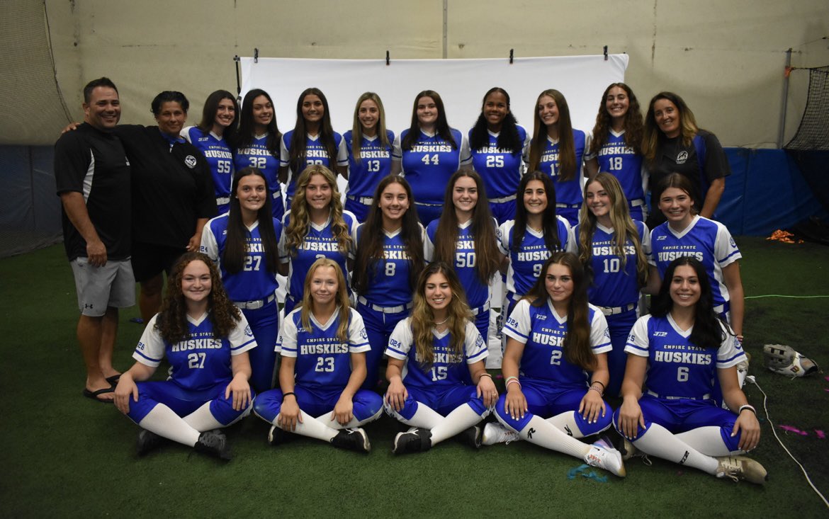 HotleKat's tweet photo. I had so much fun with my teammates and coaches at media day yesterday! Going to be a great year with @state_16u! Thank you @erinmchugh14 for these amazing pictures! 💪🏻💙@EStateHuskies @CoachJoeHuskies @Johnknopf10 @CoachPenny_OLY @cgarofalo71 @JBacoulis https://t.co/ceg8JLikfF