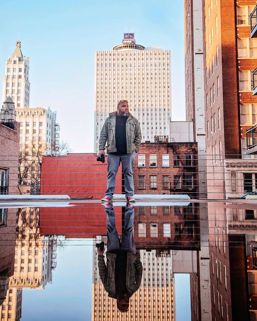 aleksworks's tweet photo. Memphis where the BBQ smell will welcome you into the city.
Happy 901 Day Mane
•
•
•
#901day #memphisday #memphis #901 #reflection #streetphotography https://t.co/GvDljFEKRc