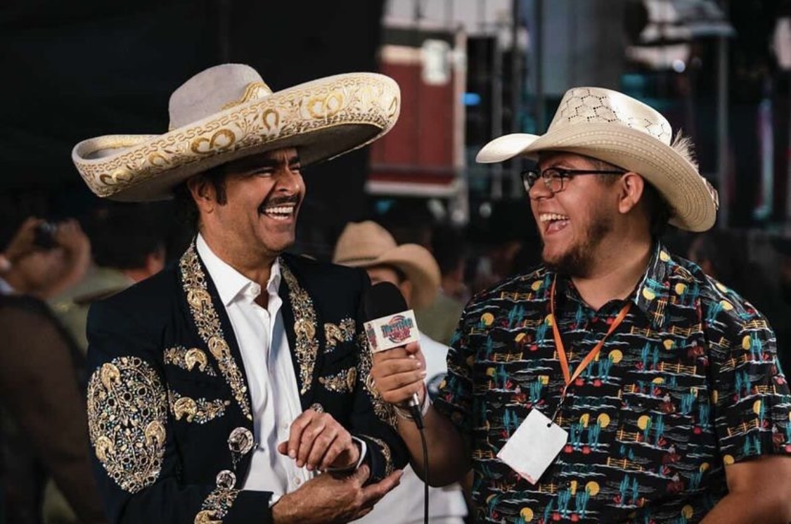 latinospro's tweet photo. From the airwaves to the #MEXtalks stage, we have Luis Eduardo Sanchez! Luis is the radio show host and creator of Radio Fuego, a UIC broadcast that features live music and interviews with bands made up of other first- and second-generation Mexican Americans like himself. https://t.co/Y2qPUxAniB