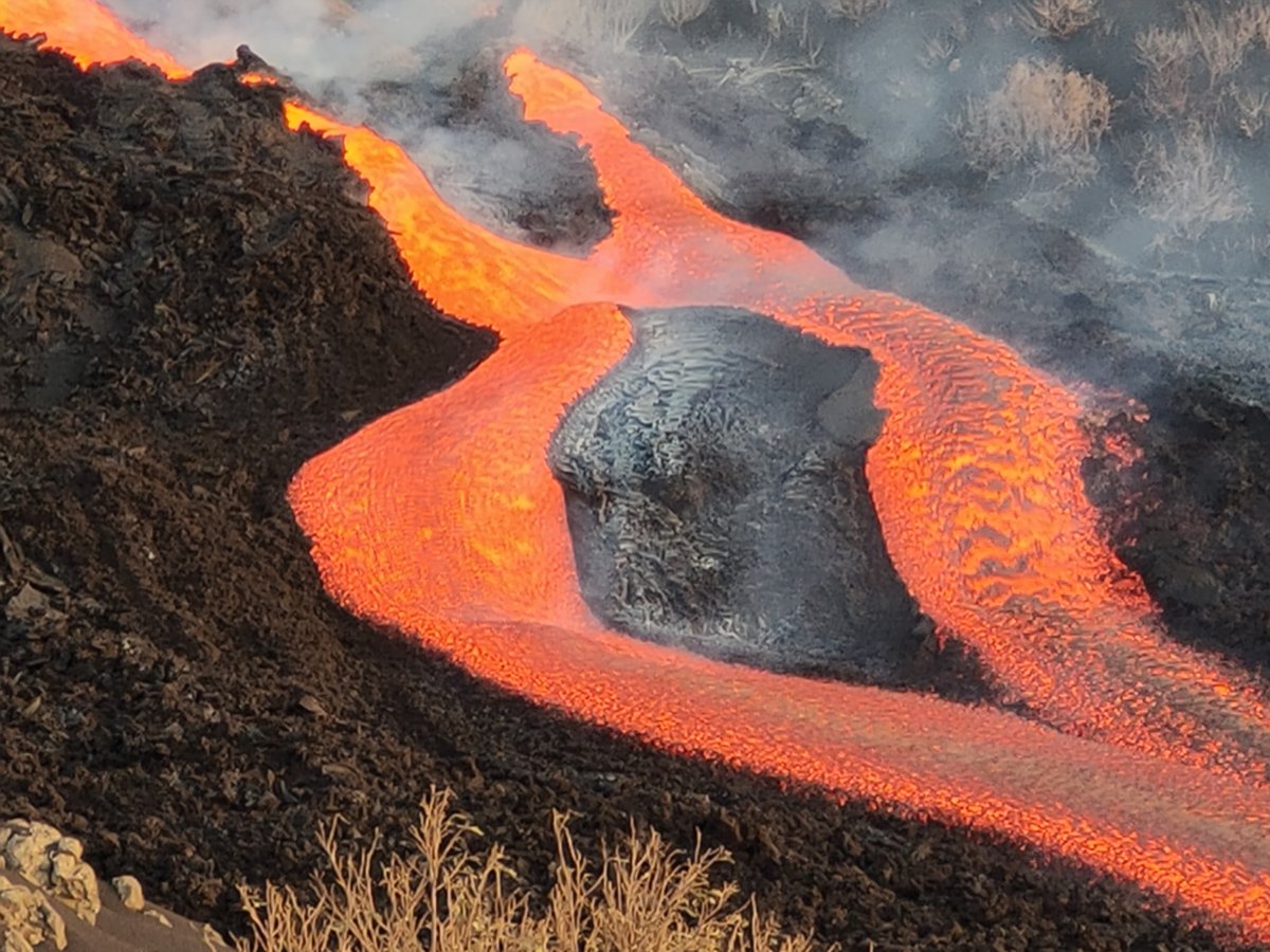 EfgInfo's tweet photo. EFG and @EAGE_Global are delighted to announce the winners of the 2022 edition of the #LegendsofGeoscience Photo Contest!
🥇 First place: Asonkey Alexander
🥈 Second place: Martha Papadopoulou
🥉 Third place: Manuel Regueiro
Discover the winners! https://t.co/BjWjKTedD7 https://t.co/C2mYPorc3x