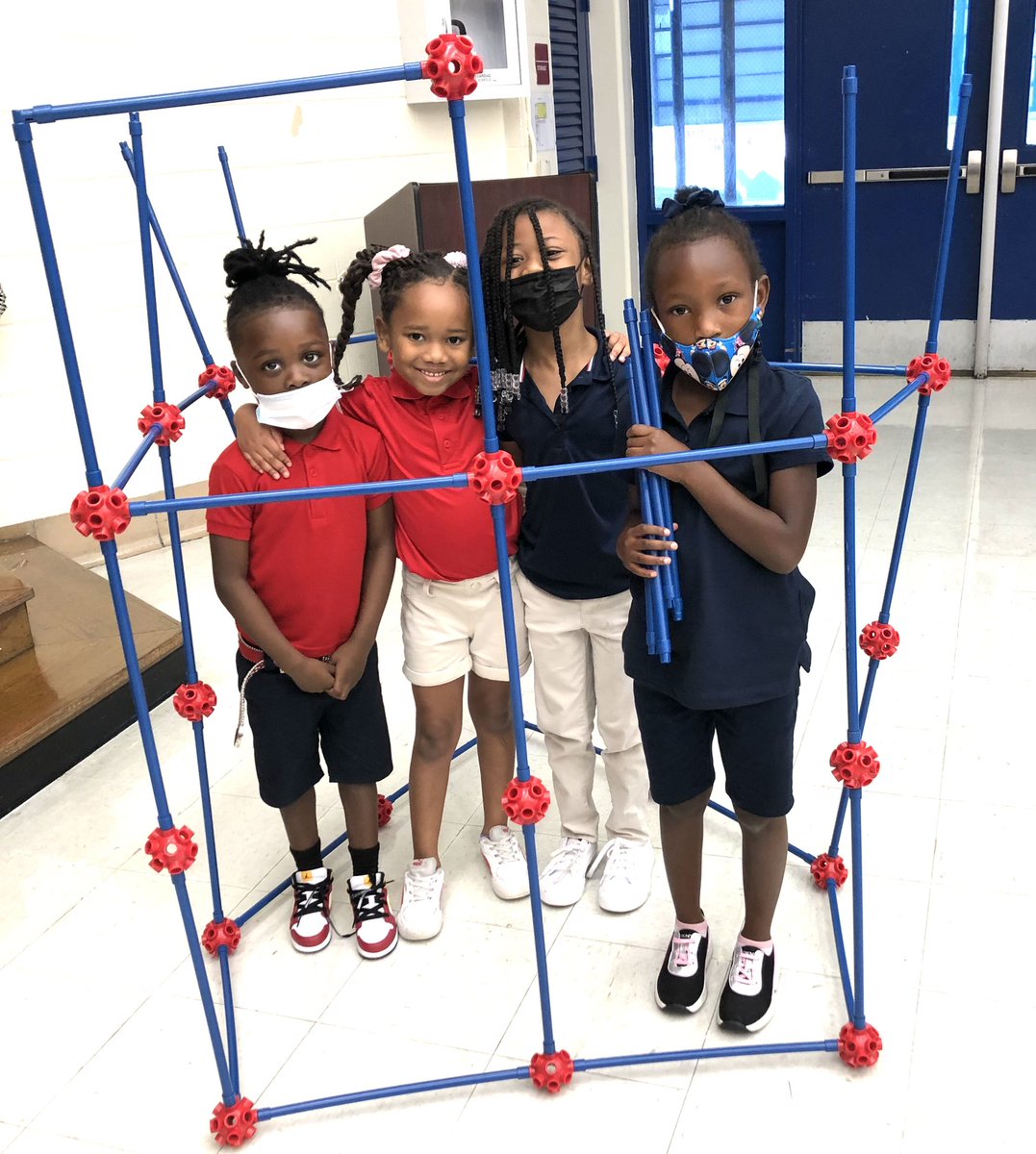 EmilyMe10531515's tweet photo. Ross STEM Magnet Kinder Challenge- Design a home so that all team members fit inside. #PerfectlyEngineered @AhmeshaG @HISDFACE @BetsyRossElem @TeamHISD @Tareese8 @HISDChoice @Brainmogul95 @HISD_ElemSci @HISDElementary2 @ray4d_thebetsy @hgtv @PropertyBrother @tuwest @behaviorlady https://t.co/RsO48pGCOt