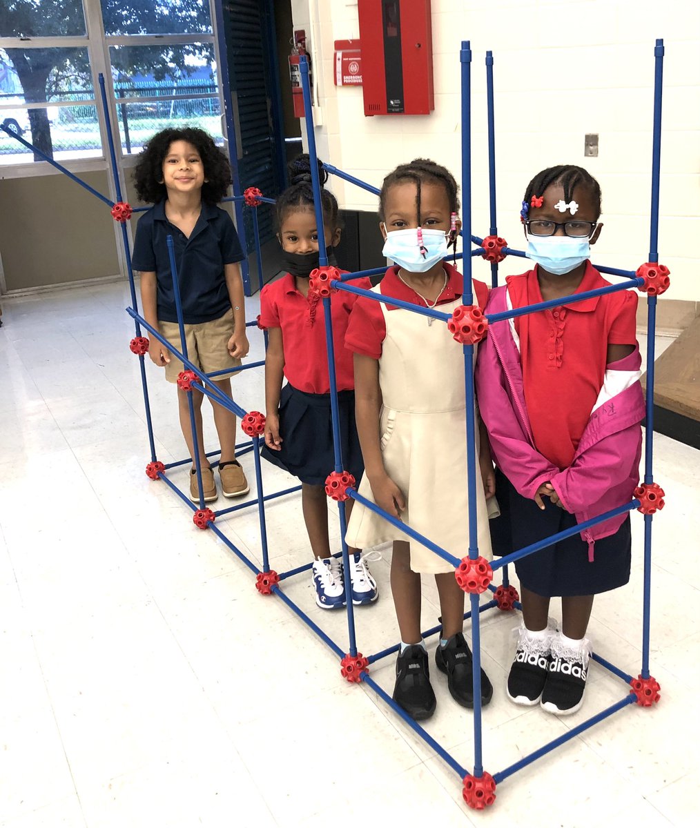 EmilyMe10531515's tweet photo. Ross STEM Magnet Kinder Challenge- Design a home so that all team members fit inside. #PerfectlyEngineered @AhmeshaG @HISDFACE @BetsyRossElem @TeamHISD @Tareese8 @HISDChoice @Brainmogul95 @HISD_ElemSci @HISDElementary2 @ray4d_thebetsy @hgtv @PropertyBrother @tuwest @behaviorlady https://t.co/RsO48pGCOt