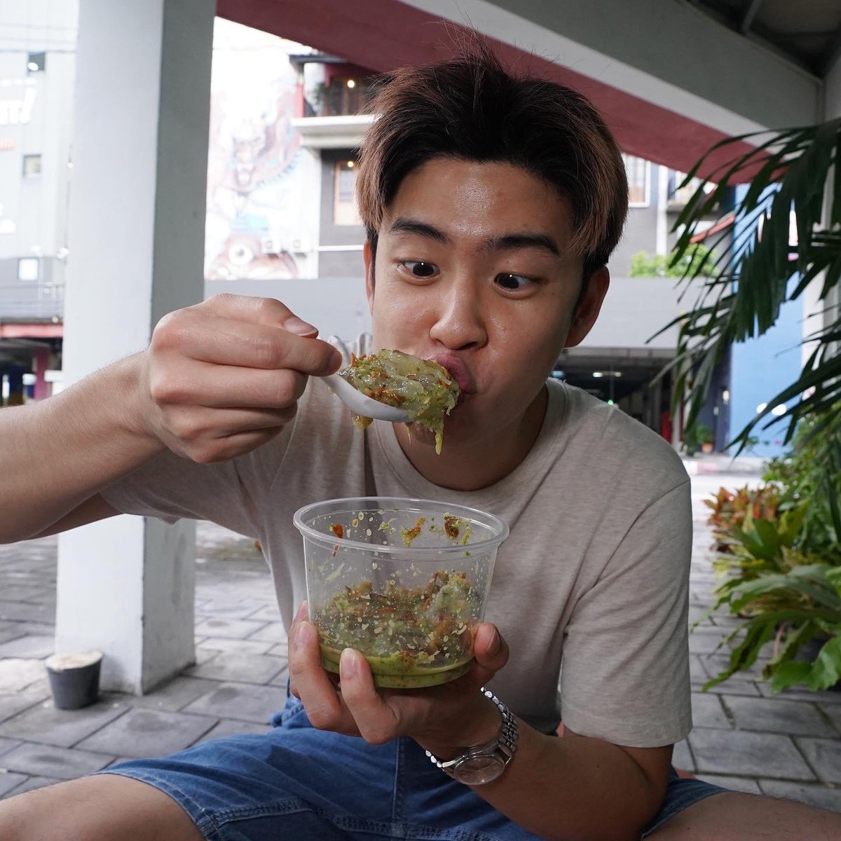 BonneManapat's tweet photo. หน้าตาเวลาจะได้กินของอร่อย 😋
คลิปบรรทัดทองลงแล้ว ดูกันยางง หิวกันม้ายย ??? https://t.co/8tB3iEa5uF