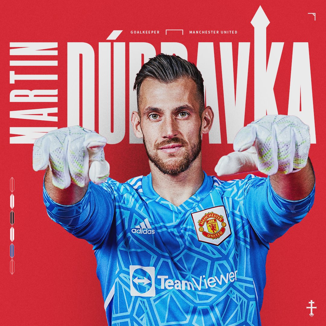 ManUtd's tweet photo. The United goalkeepers' union: ➕1️⃣

Welcome to the club, @HecoDubravka! 👐

#MUFC