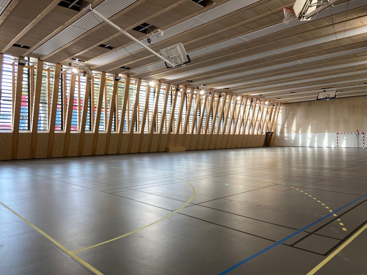 gironde's tweet photo. #PlusQuUnCollege #Rentrée2022 #PlanCollege #Gironde | Bien + que de simples collèges, ils ont été pensés pour être de véritables lieux de vie comprenant des espaces mutualisés avec les habitants de la commune et les clubs sportifs. https://t.co/V6941qeiyU