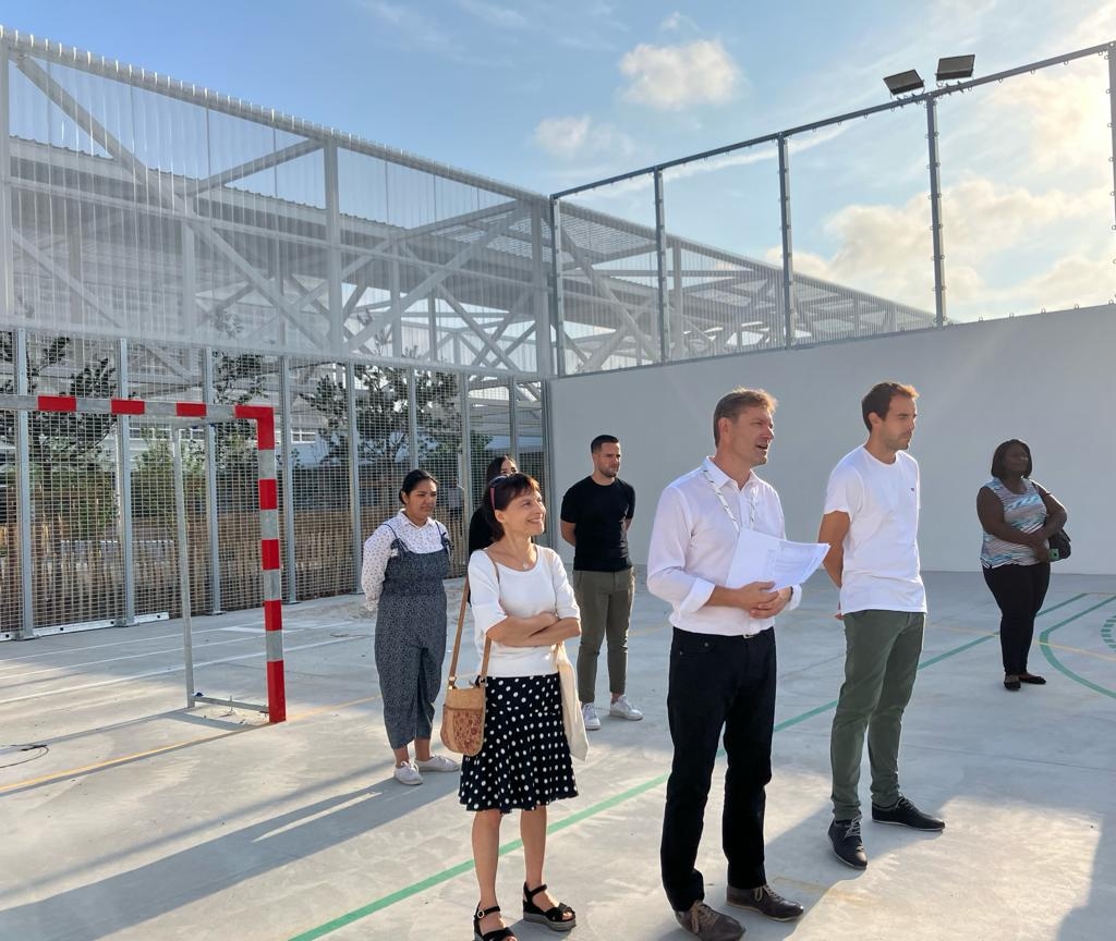 gironde's tweet photo. #PlusQuUnCollege #Rentrée2022 #PlanCollege #Gironde | Bien + que de simples collèges, ils ont été pensés pour être de véritables lieux de vie comprenant des espaces mutualisés avec les habitants de la commune et les clubs sportifs. https://t.co/V6941qeiyU