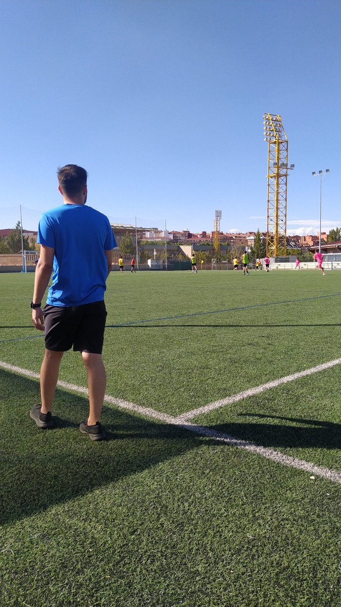 calasanzsoria's tweet photo. ⚽ FÚTBOL BASE ⚽

💙🤍 A partir de hoy comienzan los entrenamientos para todas nuestras categorías. Los juveniles han sido los primeros en empezar 💙🤍

🚀 ESTAMOS EN MARCHA 🚀

#GoCalan
#FamiliaCalasanz https://t.co/n0pqpRPMR3